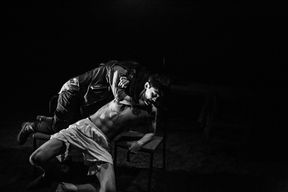 망토 (The Cape) (2019)