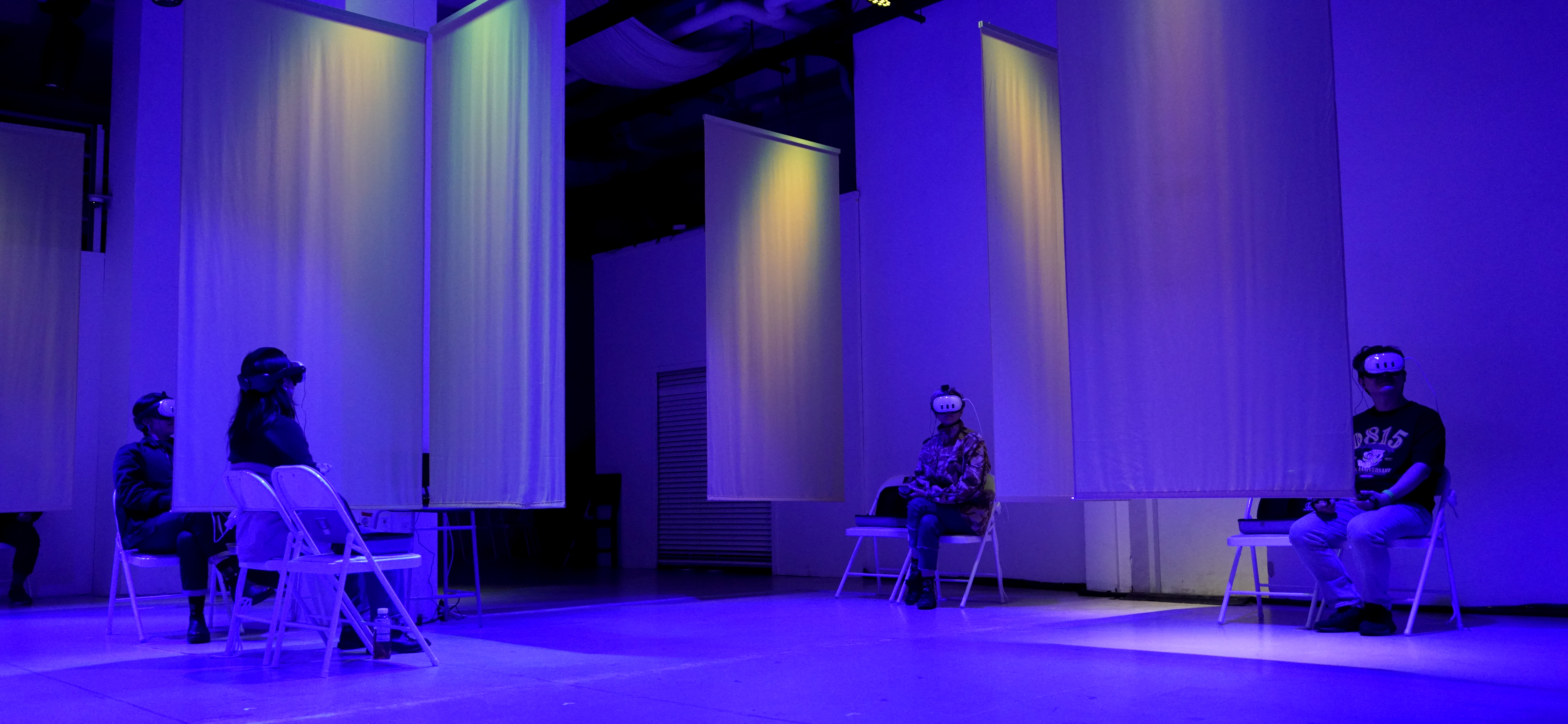 희미하고 불쾌한 타인들